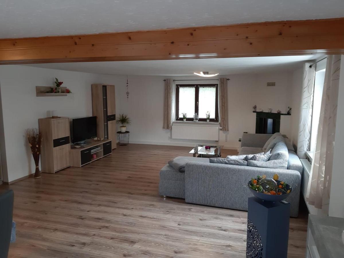 Familienfreundliche Ferienwohnung Zschorlau Екстер'єр фото